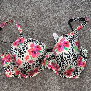 Victoria’s Secret lined perfect coverage bra